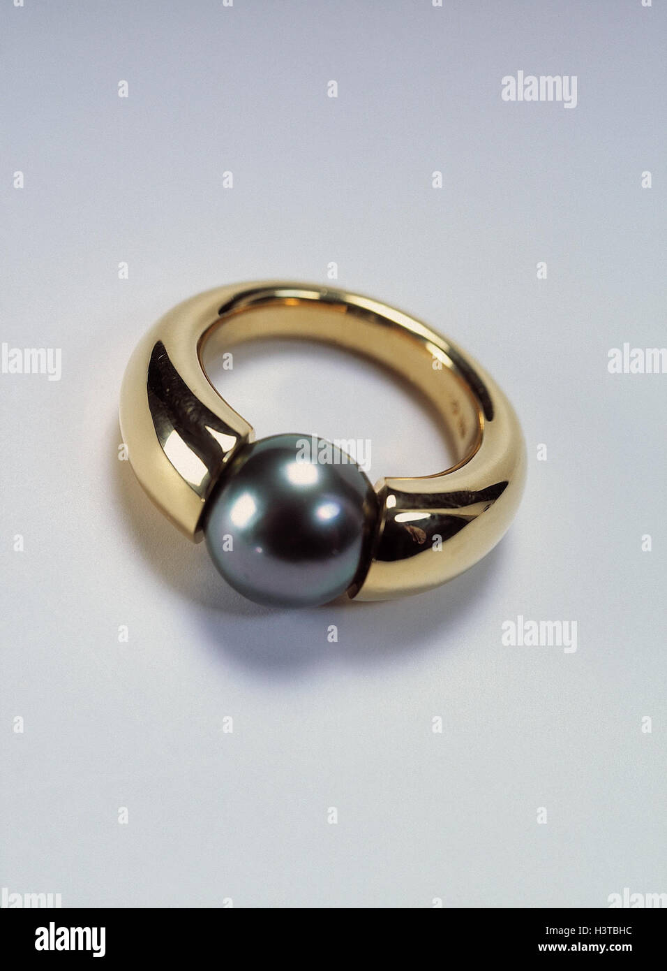 Joyas de oro, anillo, perla, negro, joyas de oro, notablemente, el anillo,  perlas, piedras preciosas, studio, anillo de oro, hermosamente, noblemente,  caro, notablemente, studio, recortar Fotografía de stock - Alamy