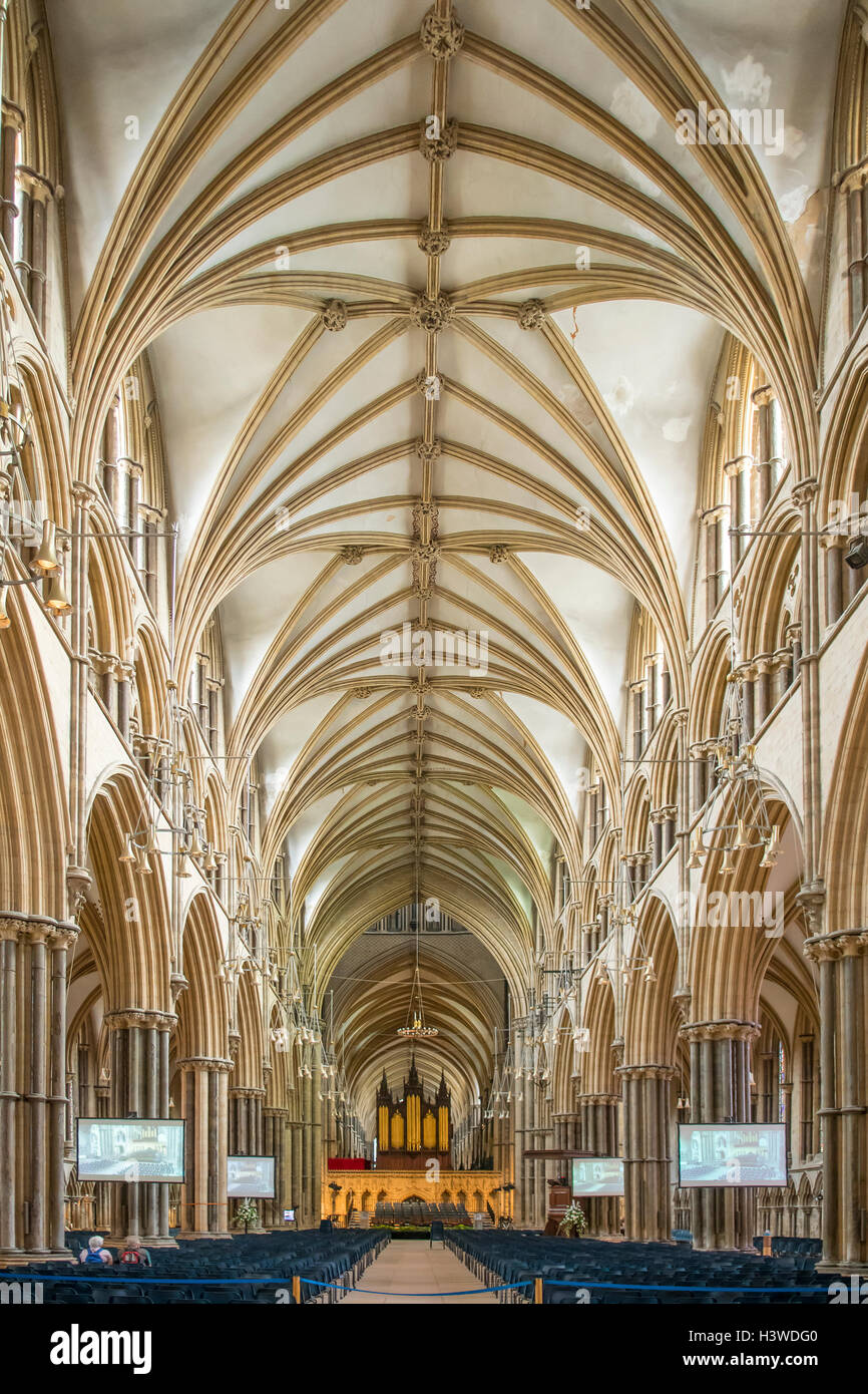 Nave central de la Catedral de Lincoln, Lincoln, Lincolnshire, Inglaterra Foto de stock