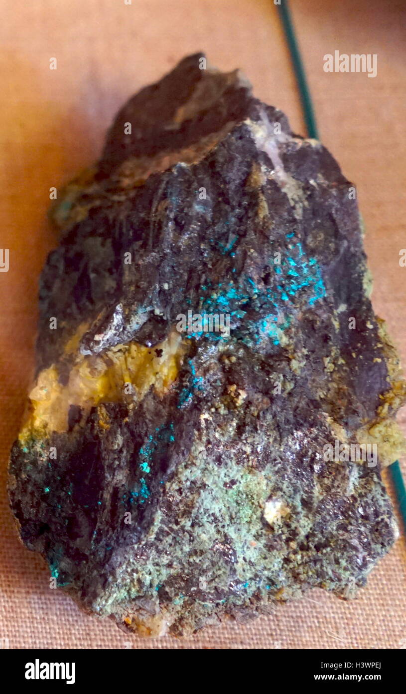 Erythrite o rojo el cobalto es un mineral arseniato de cobalto hidratado  secundaria. Desde el Monte Colbalt mina, Queensland, Australia. Fecha 2015  Fotografía de stock - Alamy