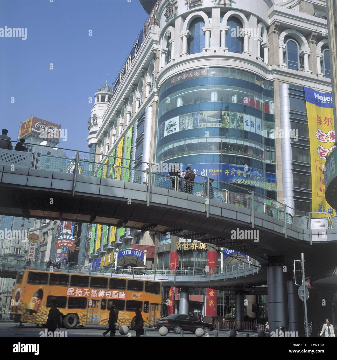 China, Shanghai, Nanjing Lu, la zona peatonal, el viaducto, que pasaba