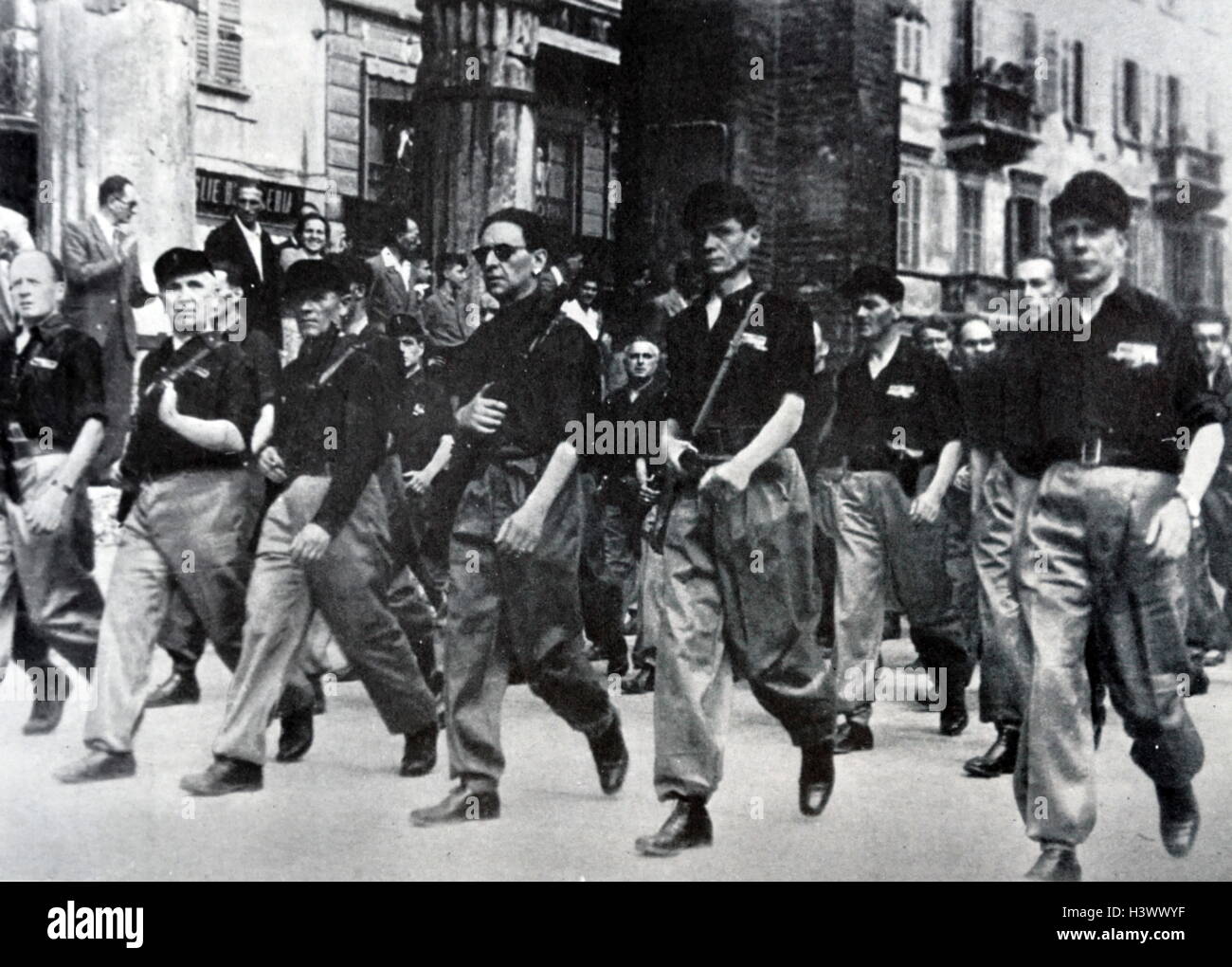 Camisas negras fascismo fotografías e imágenes de alta resolución - Alamy