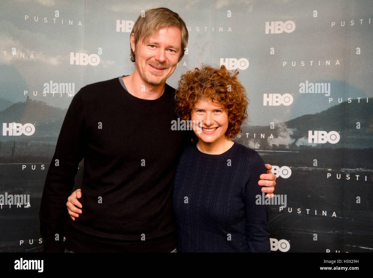 Populares directores checa Alice Nellis (derecha) e Ivan Zacharias  (izquierda) presentó la nueva serie de drama de HBO Europa Pustina  (baldíos) en Praga, República Checa, 12 de octubre de 2016. (CTK Foto/Vit