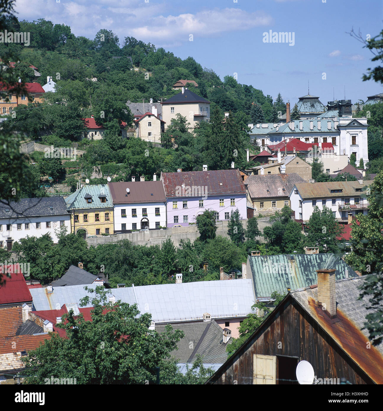 Eslovaquia, Banska Stiavnica, vista de la ciudad, en Europa, en los Montes Metálicos eslovaca, ciudad minera, casas, casas residenciales, vista la República Eslovaca Foto de stock