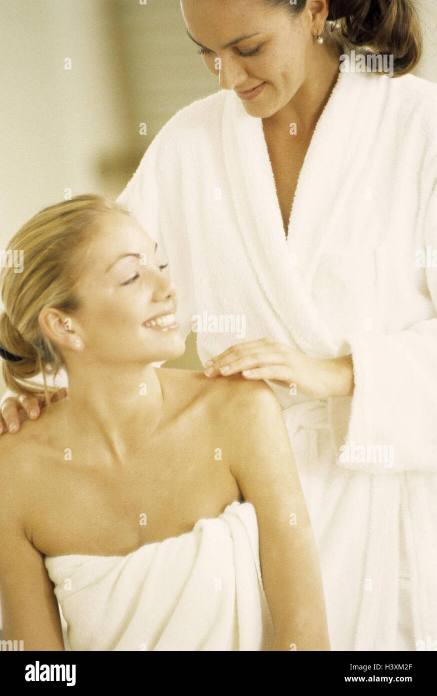 Las mujeres, masajes, rango de hombro, amigos, amigos, bienestar