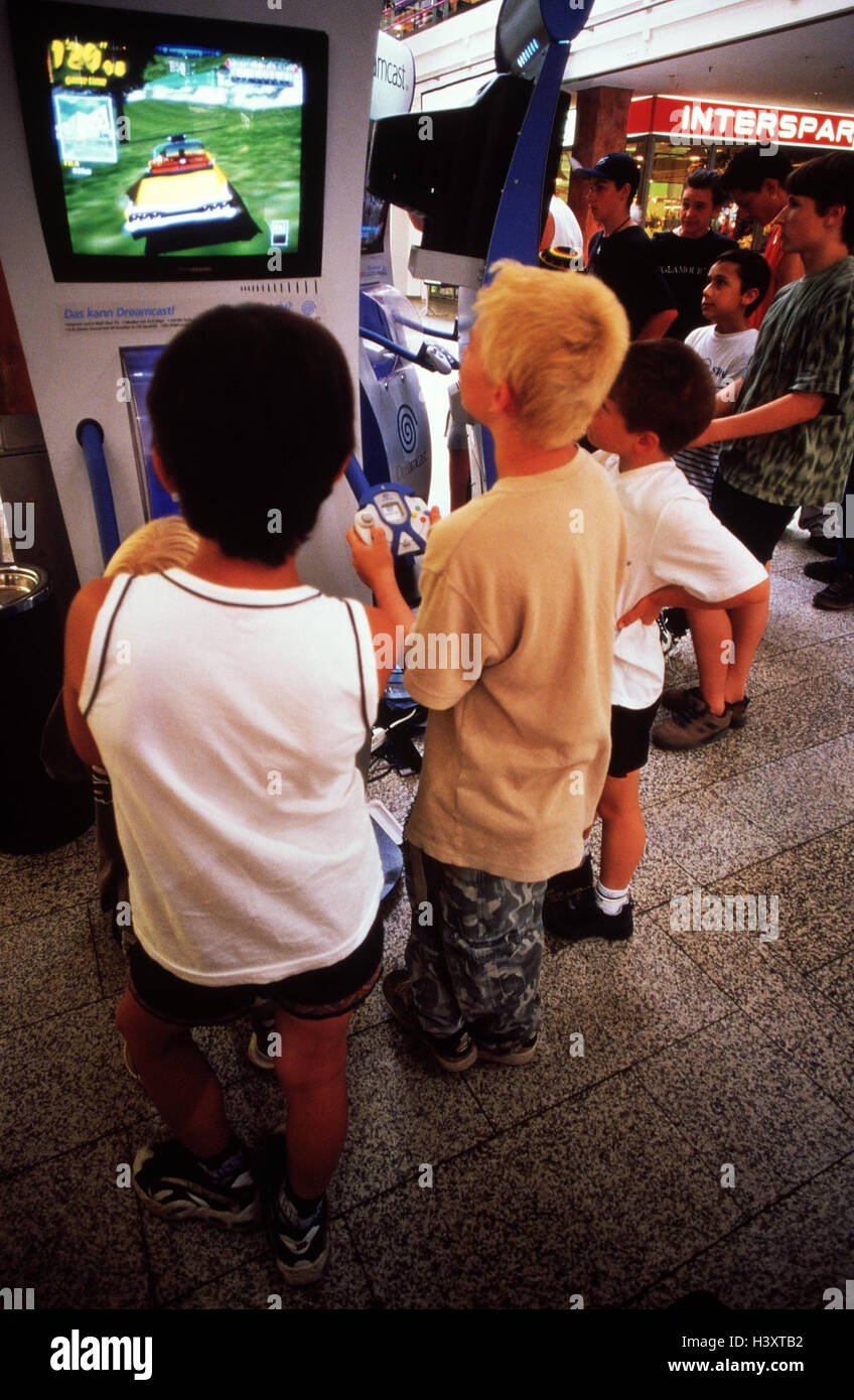 Diversion Arcade Ninos Juego De Ordenador Dreamcast Juego De Arcade Consola De Video Juegos Los Ninos Los Jovenes Juego Consola Consola De Juegos Actividades Recreativas Juegos Juego Supervisar Vigilar Aficion Tiempo De