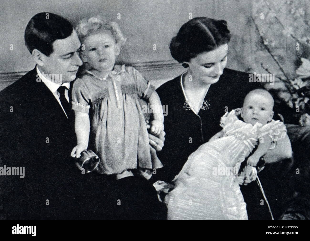 Prince George, duque de Kent con su esposa, la Princesa Marina. Dos de sus hijos se ve en la fotografía: El Príncipe Eduardo, duque de Kent (nacido el 9 de octubre de 1935) y la Princesa Alexandra (nacido el 25 de diciembre de 1936) Foto de stock