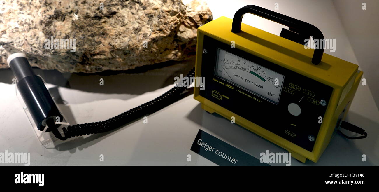 Ejemplo de un contador Geiger es un instrumento utilizado para la medición  de la radiación ionizante. Fecha Siglo XXI Fotografía de stock - Alamy