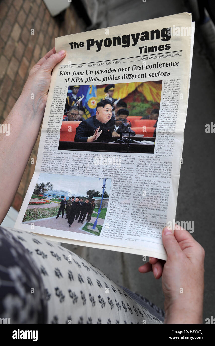 El periódico de los tiempos de Pyongyang, Corea del Norte Foto de stock