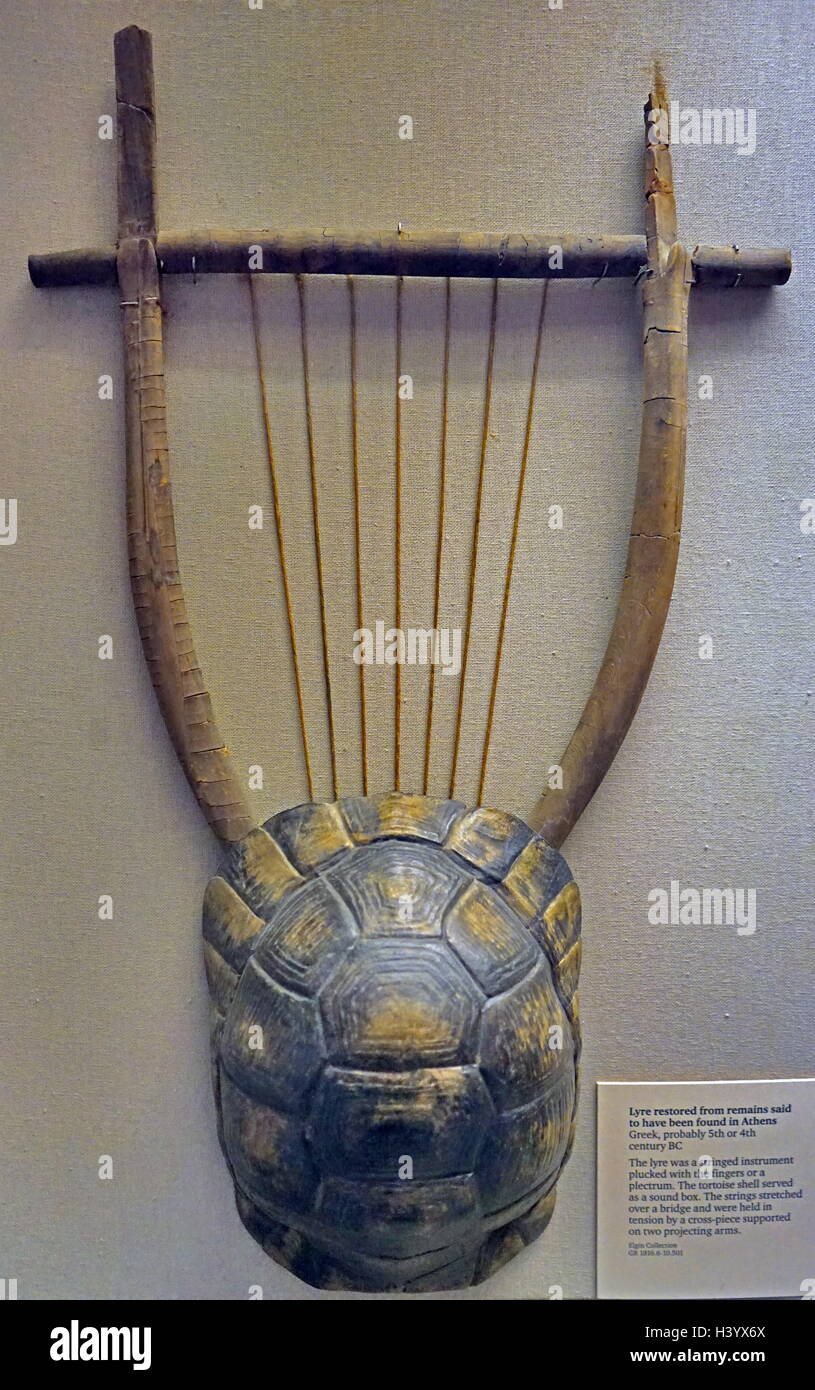 Una Lira hecha con un caparazón de tortuga encontrados en Atenas. Fecha  Siglo IV A.C Fotografía de stock - Alamy