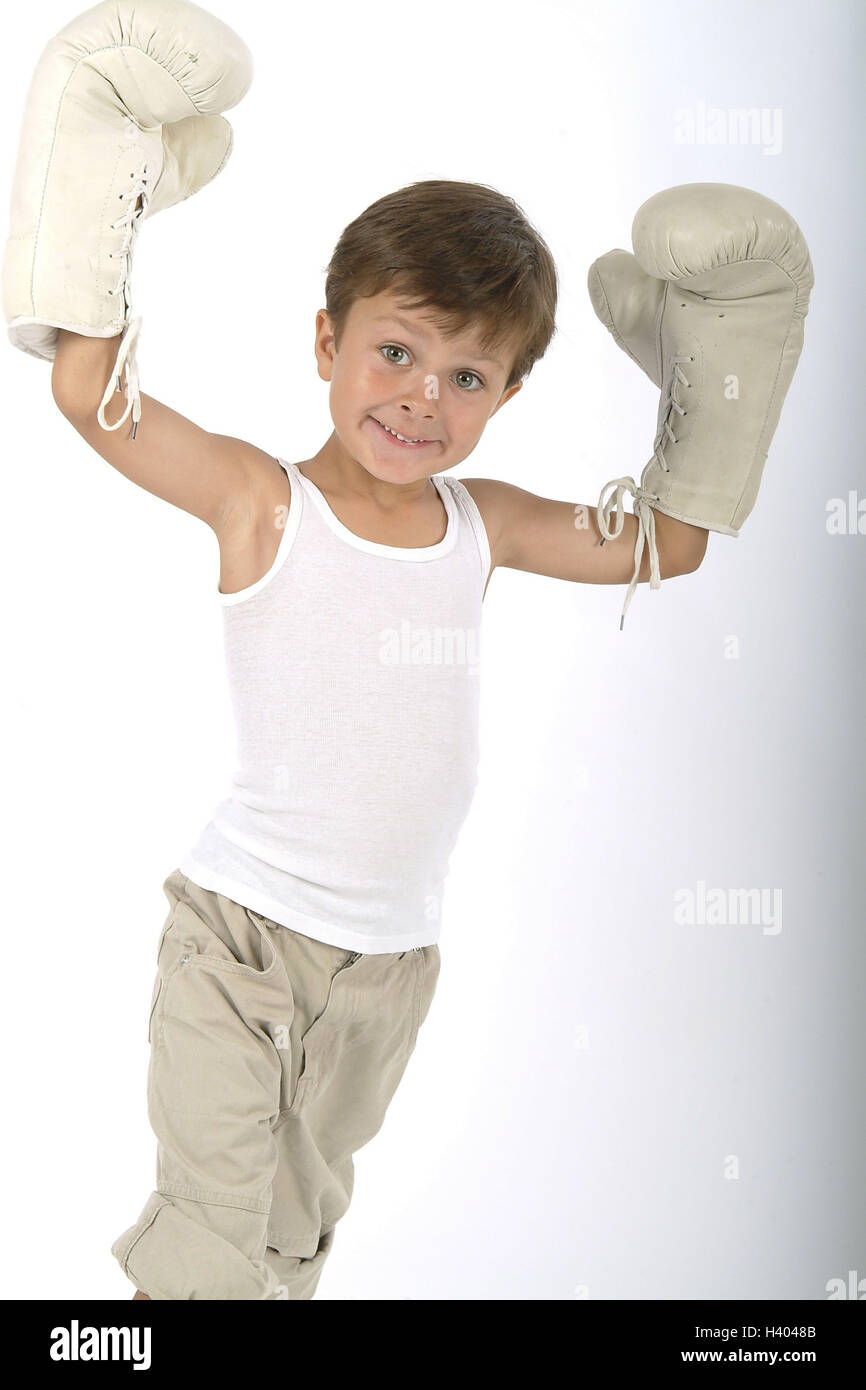 Niños con unos guantes de boxeo que no combaten: así se capta el talento en  España