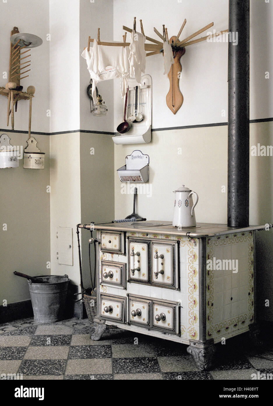 Cocina, focus, nostálgica, foco de carbón, carbón de cuchara, cucharón,  secadora, husillo de lavandería, Servicio de lavandería, seco, el horno, el  enfoque, el desagüe, tubo cañón, estufa, cafetera, olla, olla de esmalte,