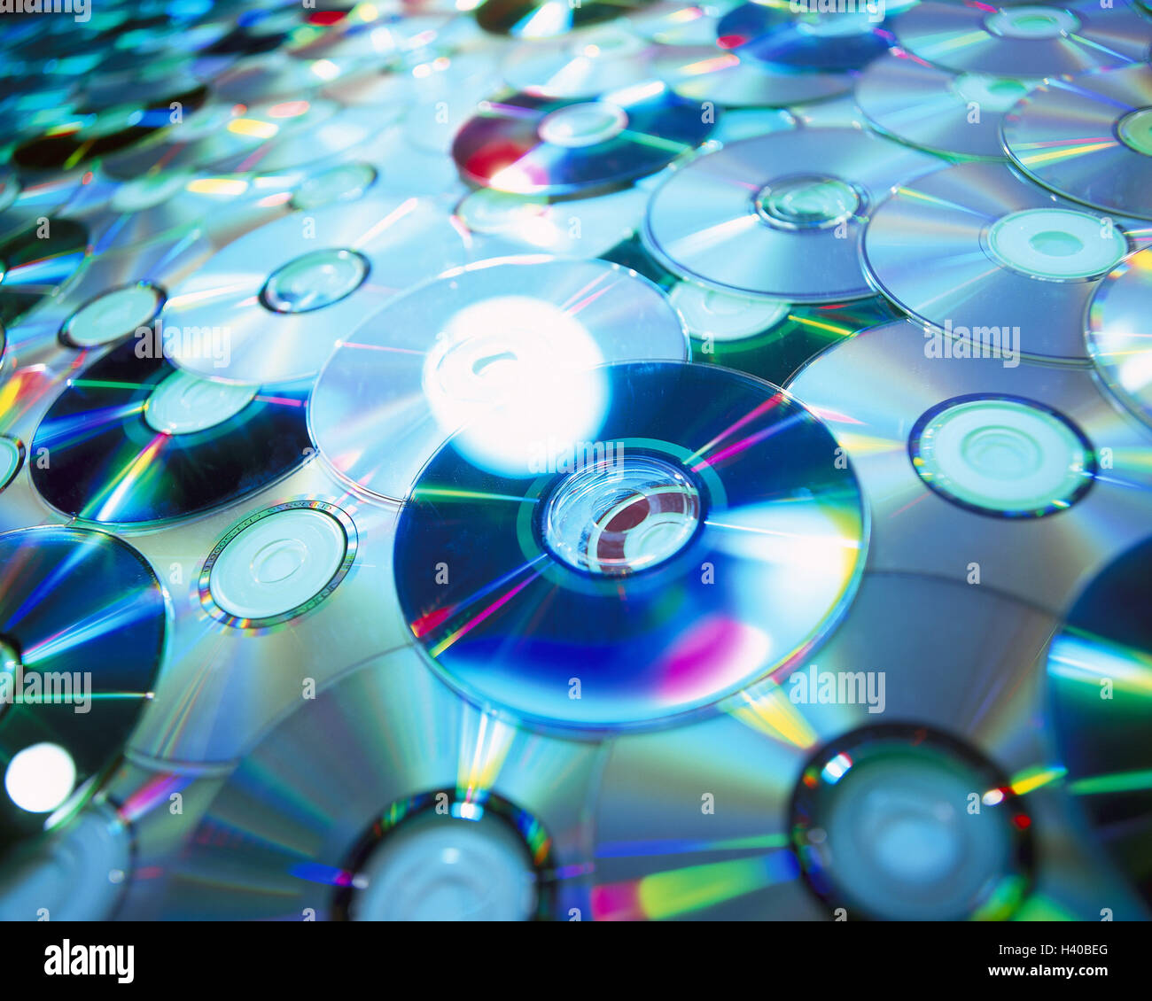 CDs, diferentemente, cerrar, CD-ROM, multimedia, CD, medio de almacenamiento,  memoria de datos, soporte de datos, disco compacto de memoria de sólo  lectura, con gran colorido, falleció, guarde el detalle, la fotografía del