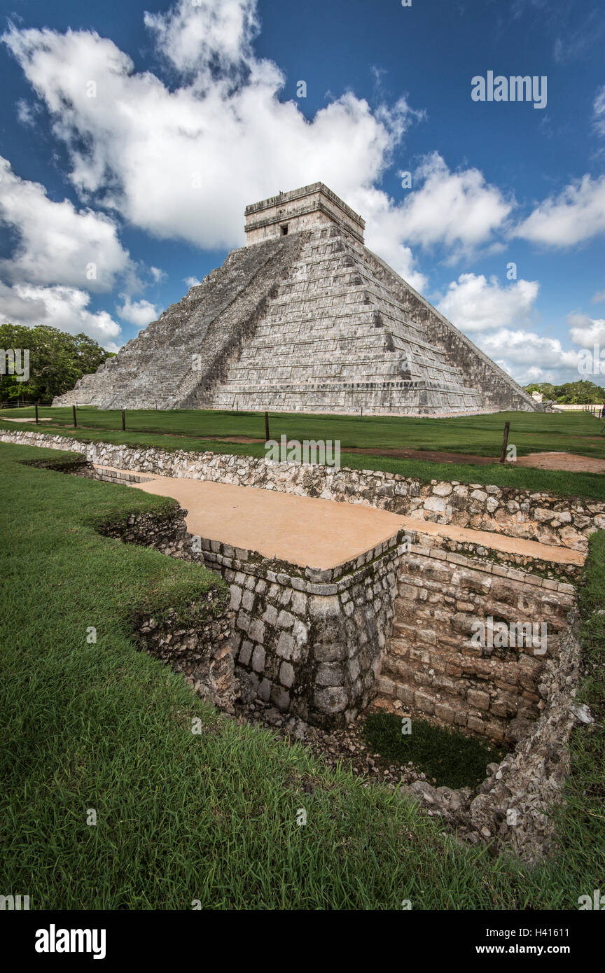El Castillo, la pirámide de Chichen Itza (México) Foto de stock