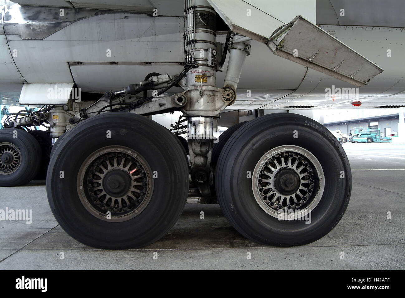 Terrenos del aeropuerto, avión, detalle, chasis, Boeing 747-400, la  aviación civil, el tráfico aéreo, el tráfico aéreo, medios de transporte,  el transporte, la promoción, la gran avión, chasis principal, llantas,  ruedas, chasis,