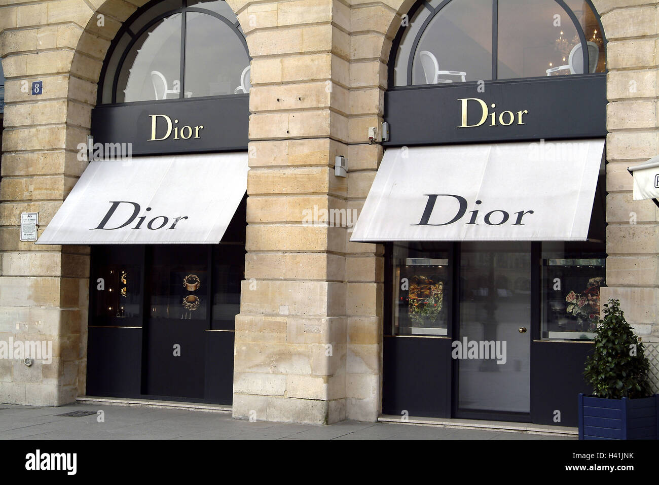 Francia, Paris, Place Vendome, boutique, tienda-ventana, toldos, trazo  'Dior' sólo editorialmente, Europa, ciudad capital, negocios, pasaje,  carga, boutique, moda, Moda, nombre comercial, nombre de la compañía, el  logotipo, el logotipo de la