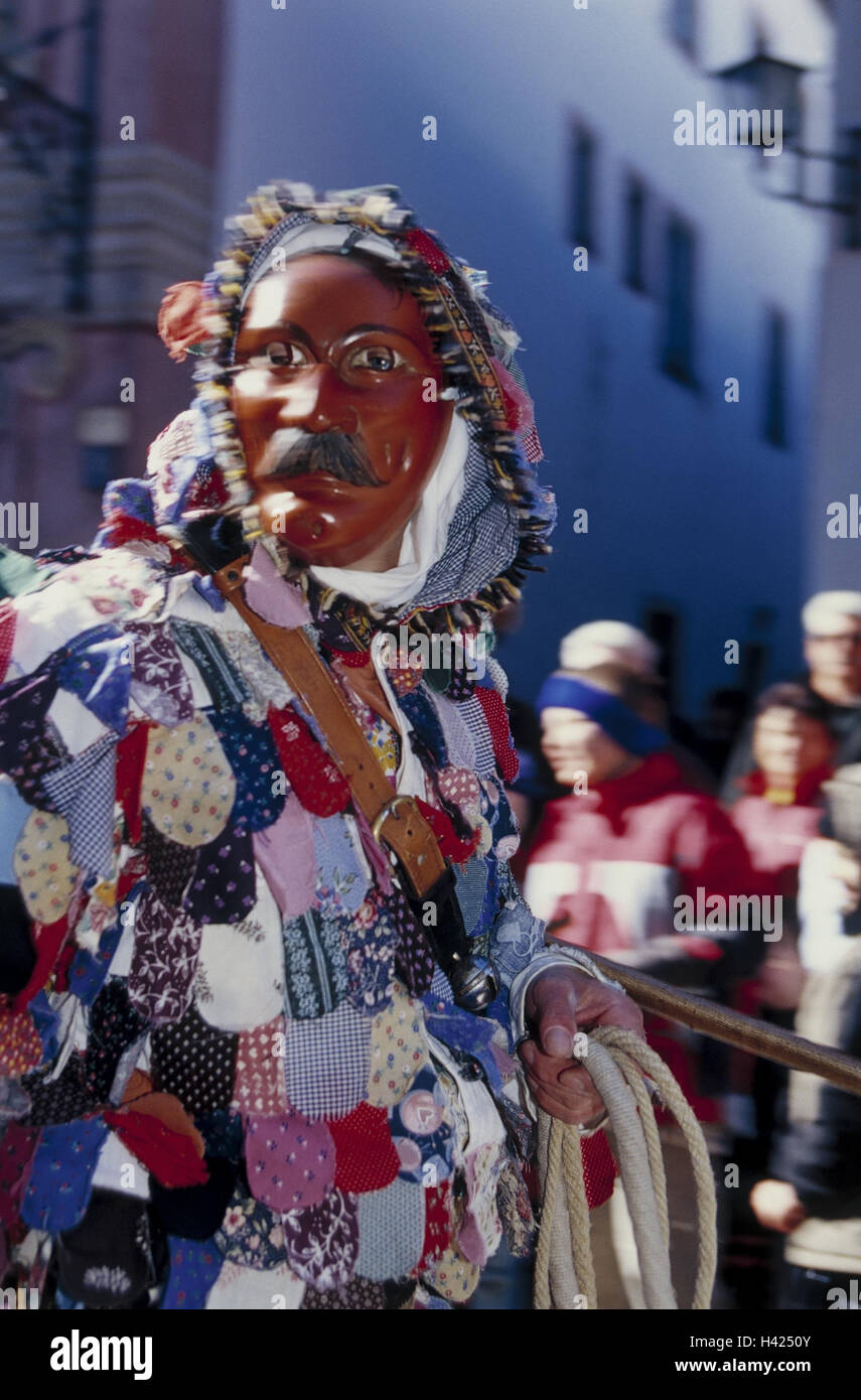 Alemania, la Alta Baviera, Mittenwald, máscara 'Fleckerlgewand', retrato, ningún modelo de liberación de Baviera, Werdenfels, carnaval, carnaval, 'el jueves pasado en frente de carnaval', el hombre, forro, 'Maschkera', larva de madera, madera máscara, traje, mancha aliso prenda, tradicio Foto de stock