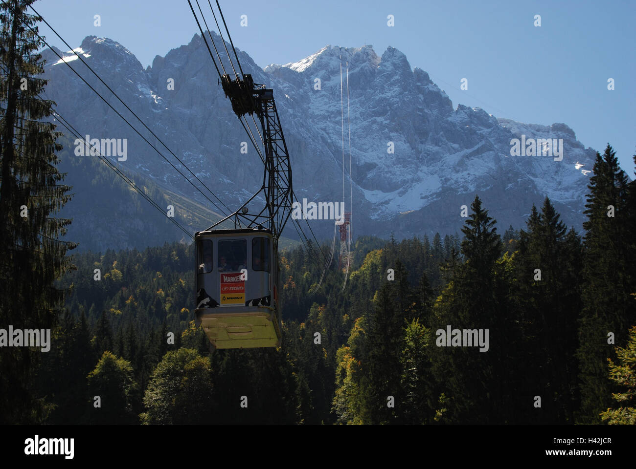 Alemania, Baviera, Zugspitze, teleférico, góndola, Alta Baviera, Werdenfels, montañas, Alpes, montaña, cumbre, nieve, montaña, 2.962 m, la trayectoria, el ferrocarril de montaña, Ferrocarriles de montaña, teleféricos, teleférico Eibsee, cuerdas, cable de transporte, transporte, transporte de seres humanos, la tecnología, la naturaleza, Foto de stock