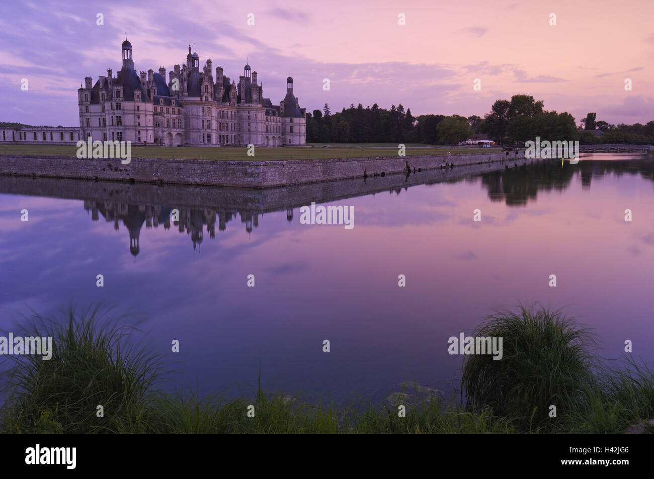 Francia, Loir-et-Cher, château de Chambord, foso, mañana el estado de ánimo, Foto de stock