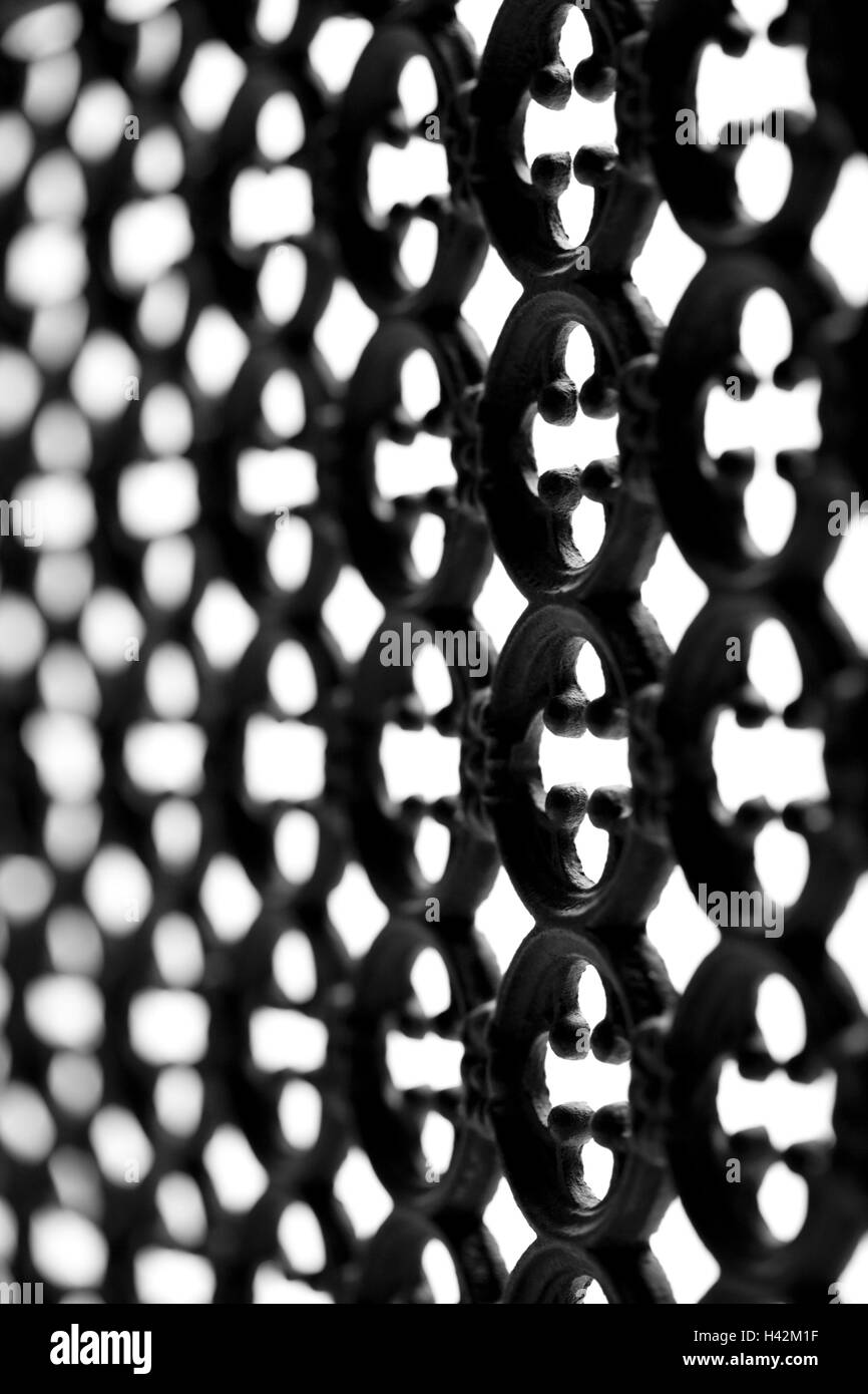 Cierre de hierro forjado reja de ventana Fotografía de stock - Alamy