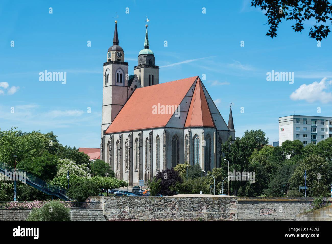 Iglesia de San Juan con Elba, sitio histórico, Magdeburgo, Sajonia-Anhalt, Alemania Foto de stock
