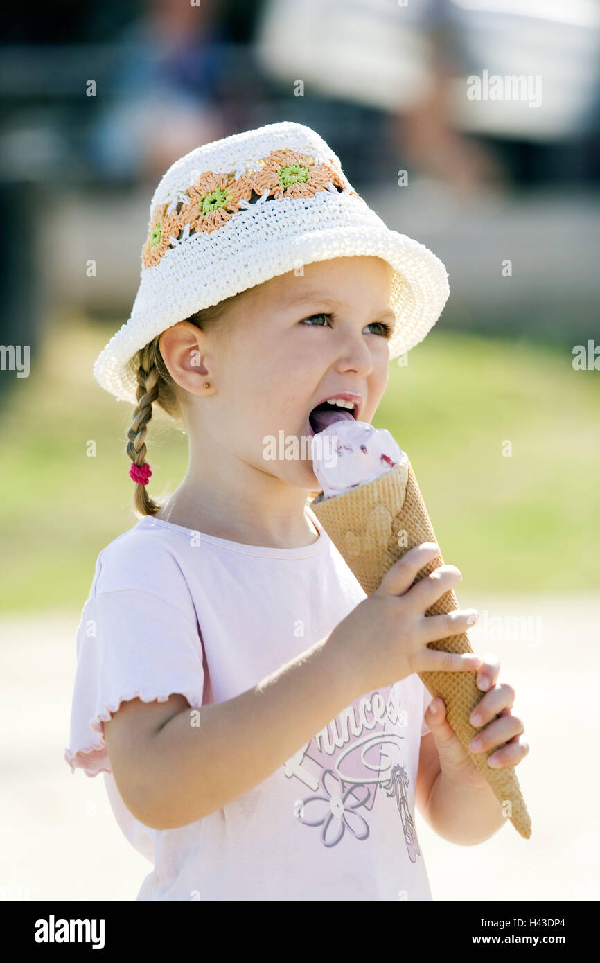 Las niñas, sombrero de paja, trenza, hielo, fuga, modelo liberado, Foto de stock