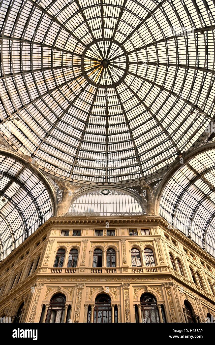 La cúpula del techo de la Galleria Umberto I, Nápoles, Campania, Italia Foto de stock