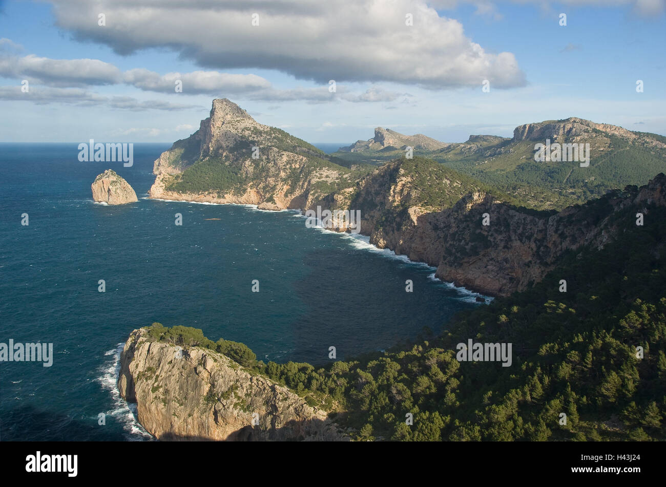 España, Mallorca, península forma meta, paisajes costeros, las Islas  Baleares, la isla de las Islas Baleares, en el Mar Mediterráneo, el mar, la  costa, la bilis Costa, costa abrupta, cielo nublado, destino,