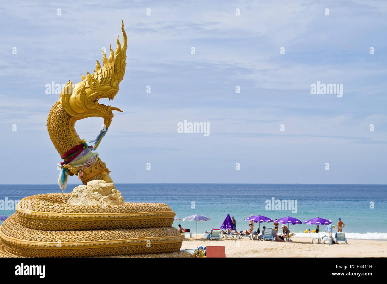 Tailandia, la isla de Phuket, Karon Beach, la playa, la escultura, la cola Foto de stock