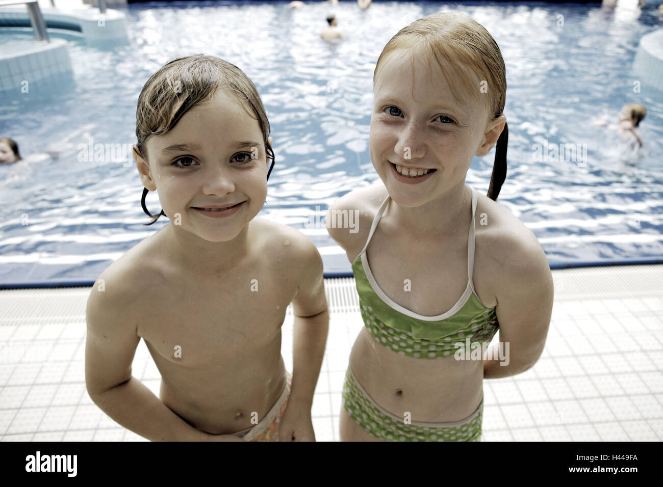 Natación, piscina niños, ropa de baño, Fotografía de - Alamy