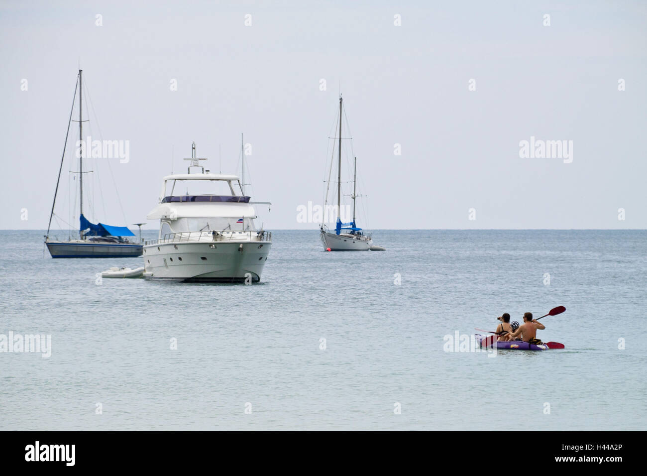 Tailandia, la isla de Phuket, veleros, barcos, bote a remo, Foto de stock