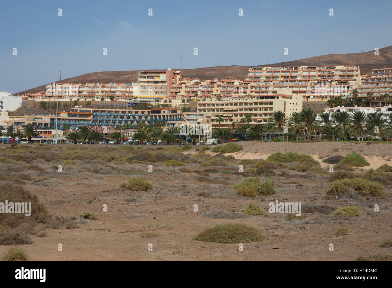 Um Jogo De Xadrez Estabelecido Fora De Um Hotel Em Morro Jable,  Fuerteventura. Fotos, retratos, imágenes y fotografía de archivo libres de  derecho. Image 89778329