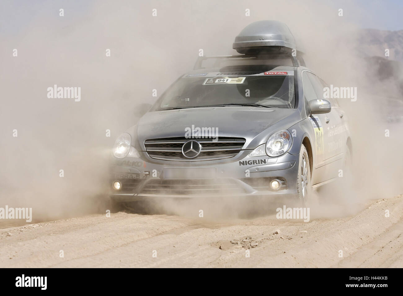Rally Dakar 2010, desierto, Mercedes clase R, vehículo de escolta, 8ª fase, Foto de stock