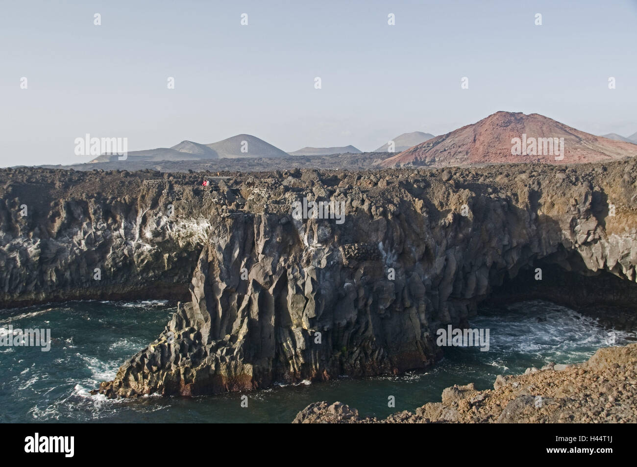 España, Islas Canarias, Lanzarote, costa, montañas, Hervideros de lotes Foto de stock