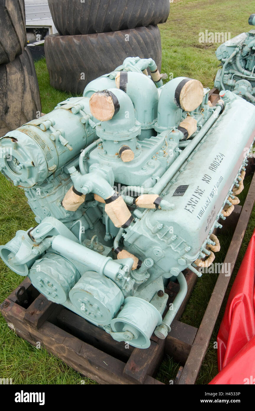 Excedente del ejército Rover incorporada, Rolls-Royce diseñada, V12 Meteor  motor del tanque centurion Fotografía de stock - Alamy