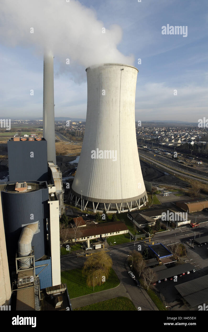 Central eléctrica de carbón, la torre de refrigeración, producción de energía, Foto de stock