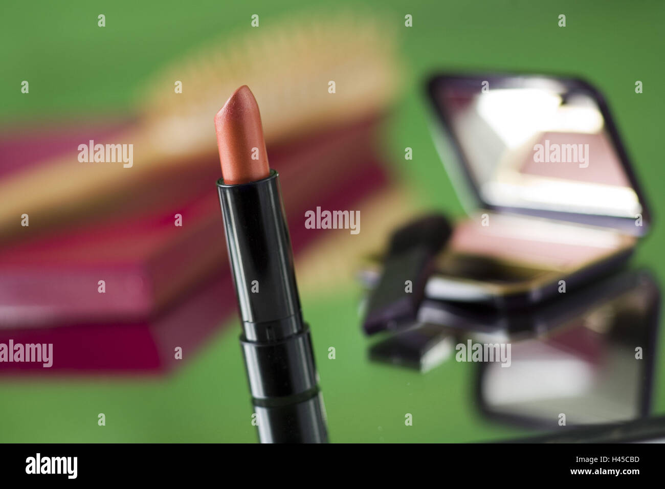 Artículo de cosméticos, barras de labios, Foto de stock