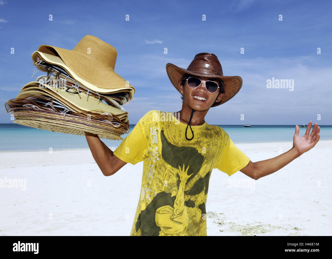 Playa, hombre, joven, ver Kamrea, sonrisa, sombreros, gorras