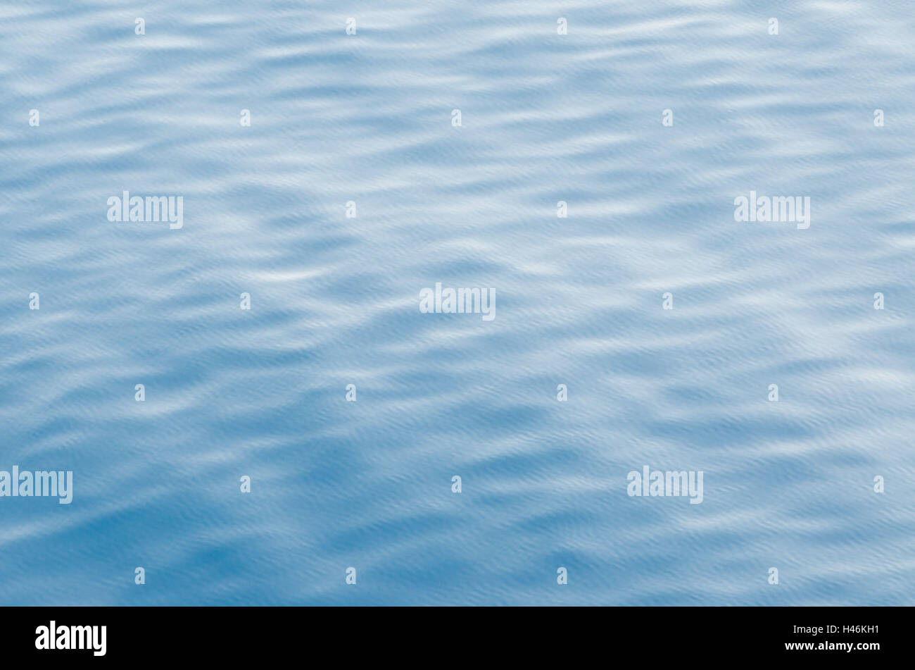 El mar, la superficie del agua, y las olas, azul Foto de stock