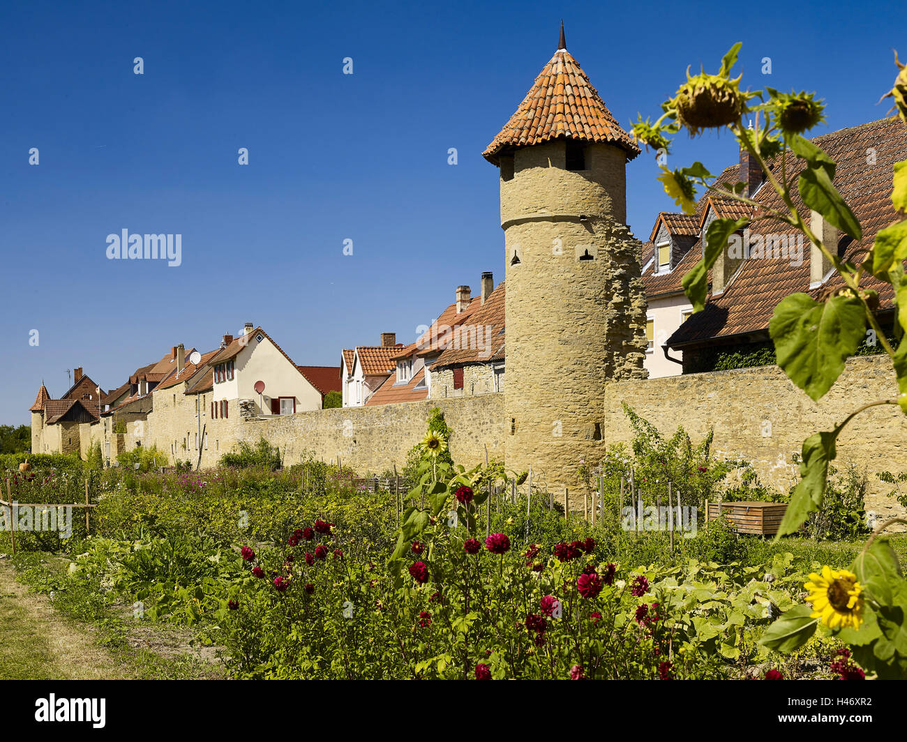 La muralla de la ciudad meridional de Mainbernheim, Baja Franconia, Baviera, Alemania Foto de stock