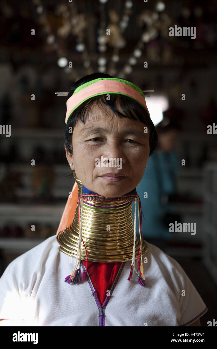 Myanmar, mujer de la tribu Padaung, "mujer de cuello largo", Foto de stock