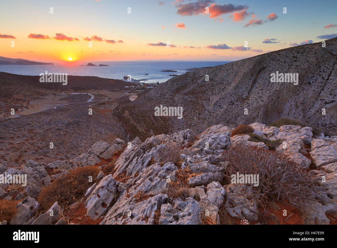 Vista de Karavostasis village desde una montaña cercana. Foto de stock