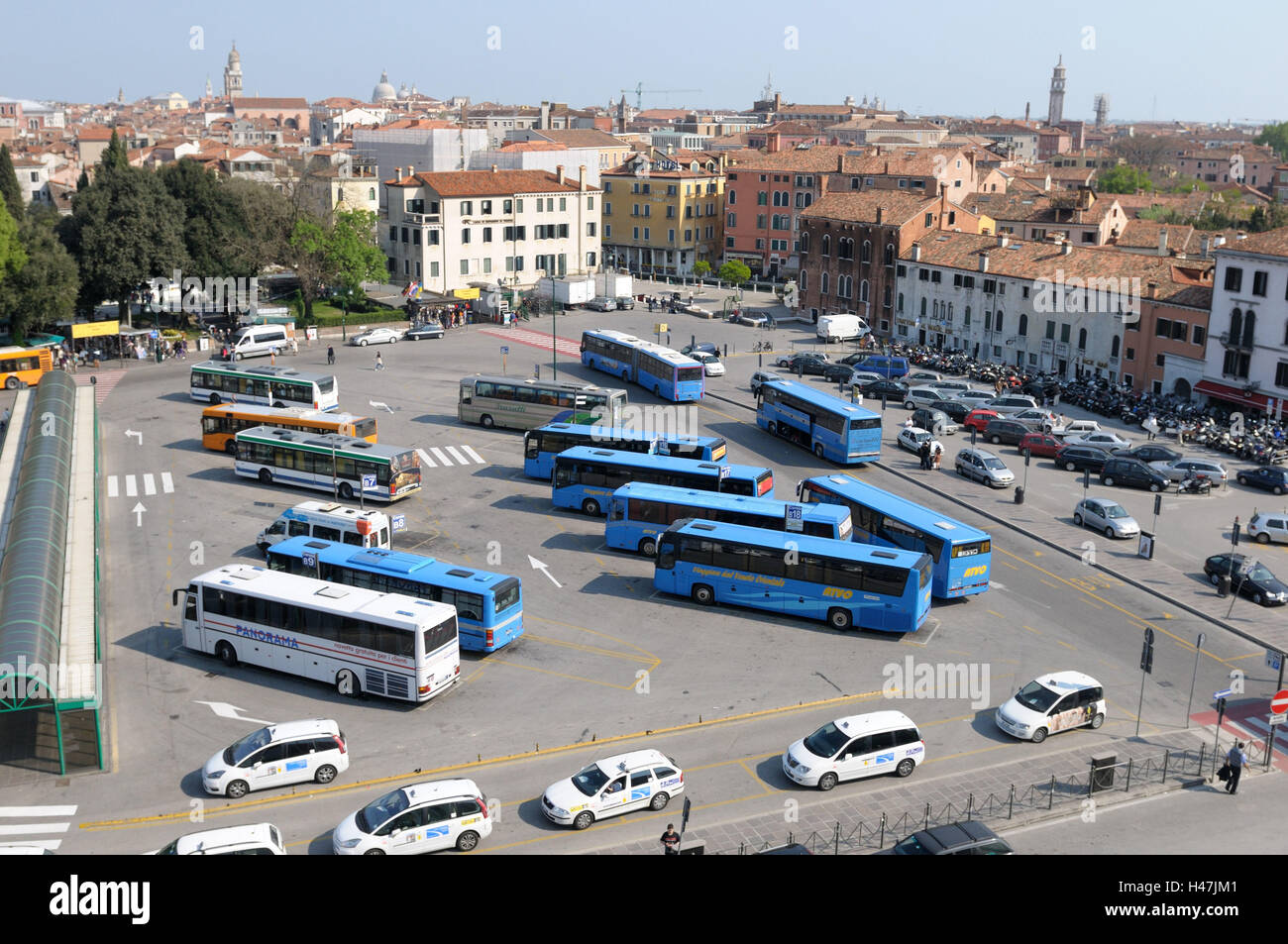 Parking for buses fotografías e imágenes de alta resolución Alamy