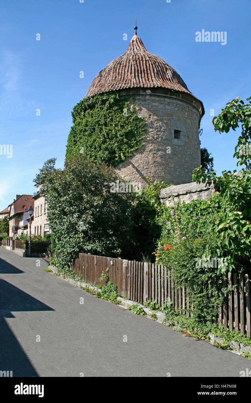 Alemania, Baviera, Eibelstadt, Federolfturm, la fortificación de alimentos, la ciudad medieval, la torre, la torre redonda, cielo azul, sol, Foto de stock