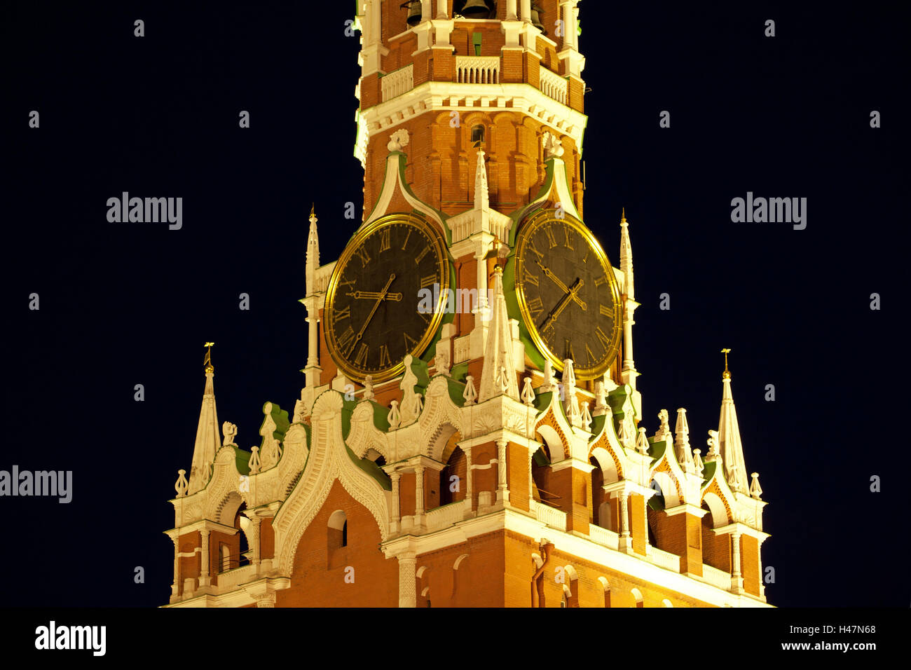 Moscú, espacio de color rojo, la torre del Salvador, por la noche, Foto de stock