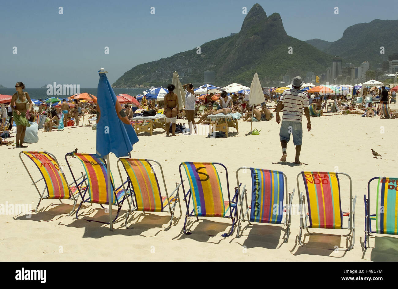 Brasil, Rio de Janeiro, Ipanema, playa de arena, turístico, América del  Sur, la playa, la playa, tumbonas, hamaca, persona, distribución de los  bañistas, baño solar, los soles, el descanso, la recreación, tómatelo