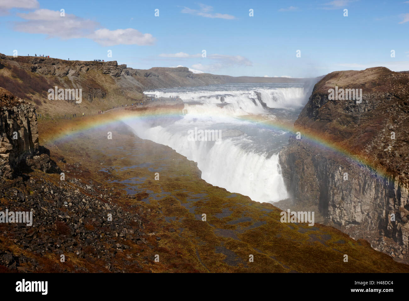 Arco iris sobre cascada de Gullfoss en el círculo de oro de Islandia Foto de stock