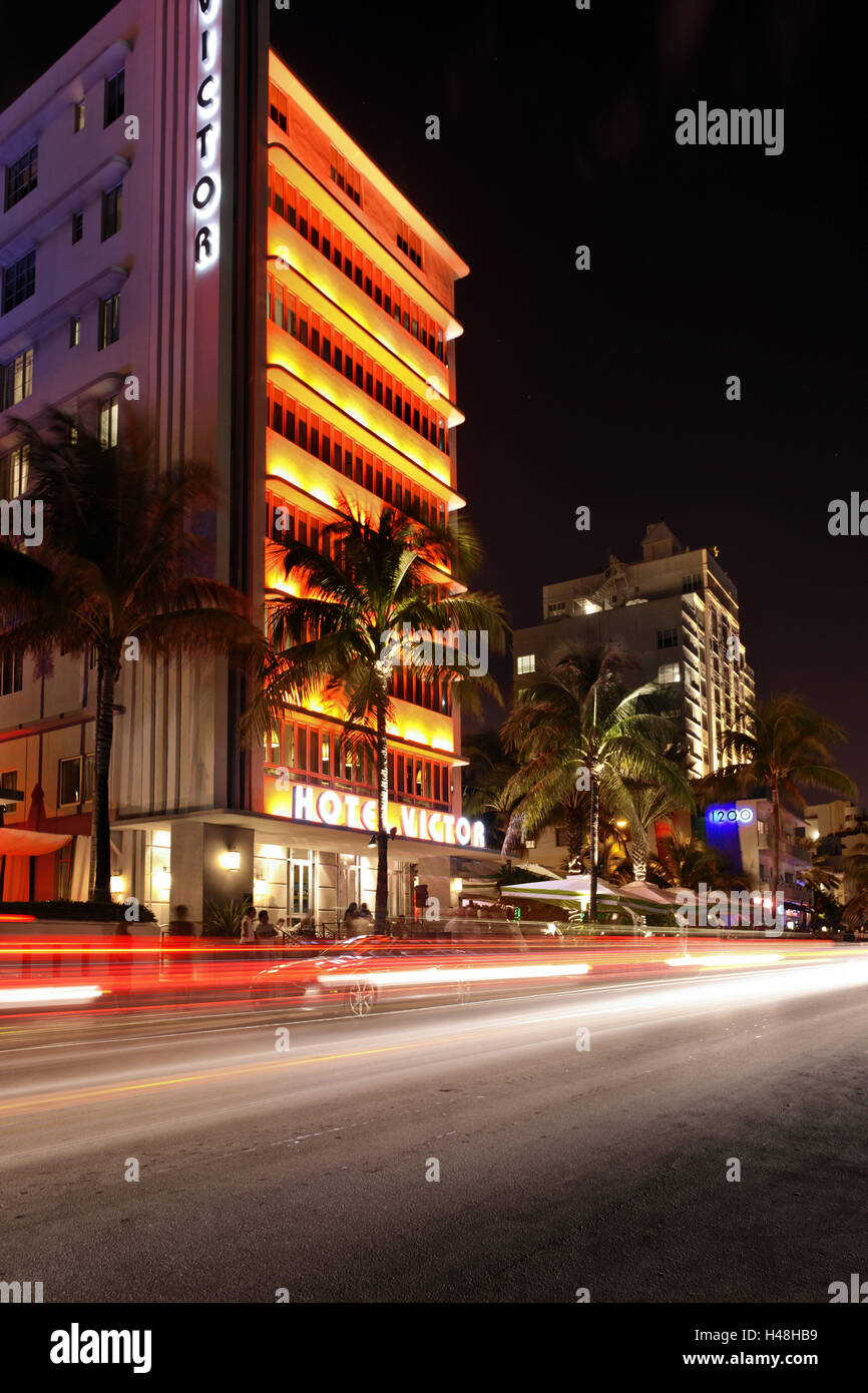 Hotel 'Victor' por la noche, Ocean Drive de Miami South Beach, el Distrito Art Deco, Florida, Estados Unidos. Foto de stock
