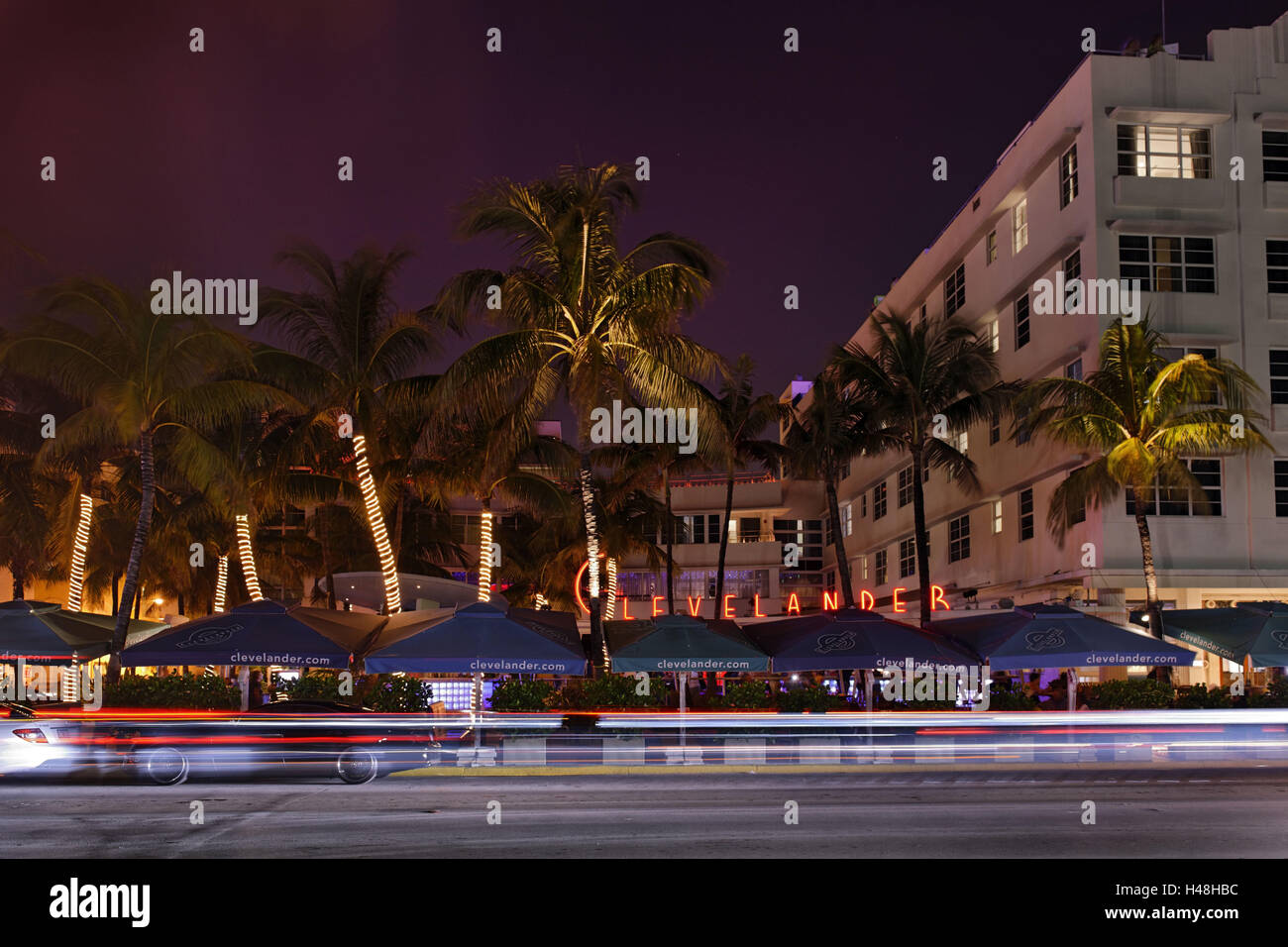 "Clevelander Hotel' en la noche, Ocean Drive de Miami South Beach, el Distrito Art Deco, Florida, Estados Unidos. Foto de stock