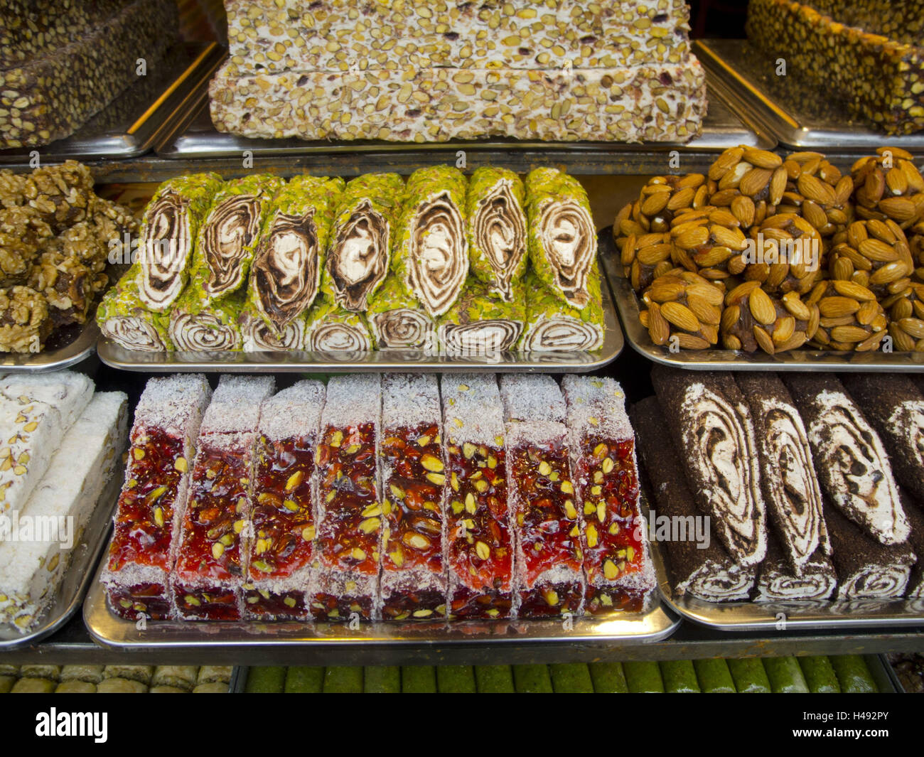 Turquía, Estambul, Halva, dulces típicos con tuercas Fotografía de stock Alamy