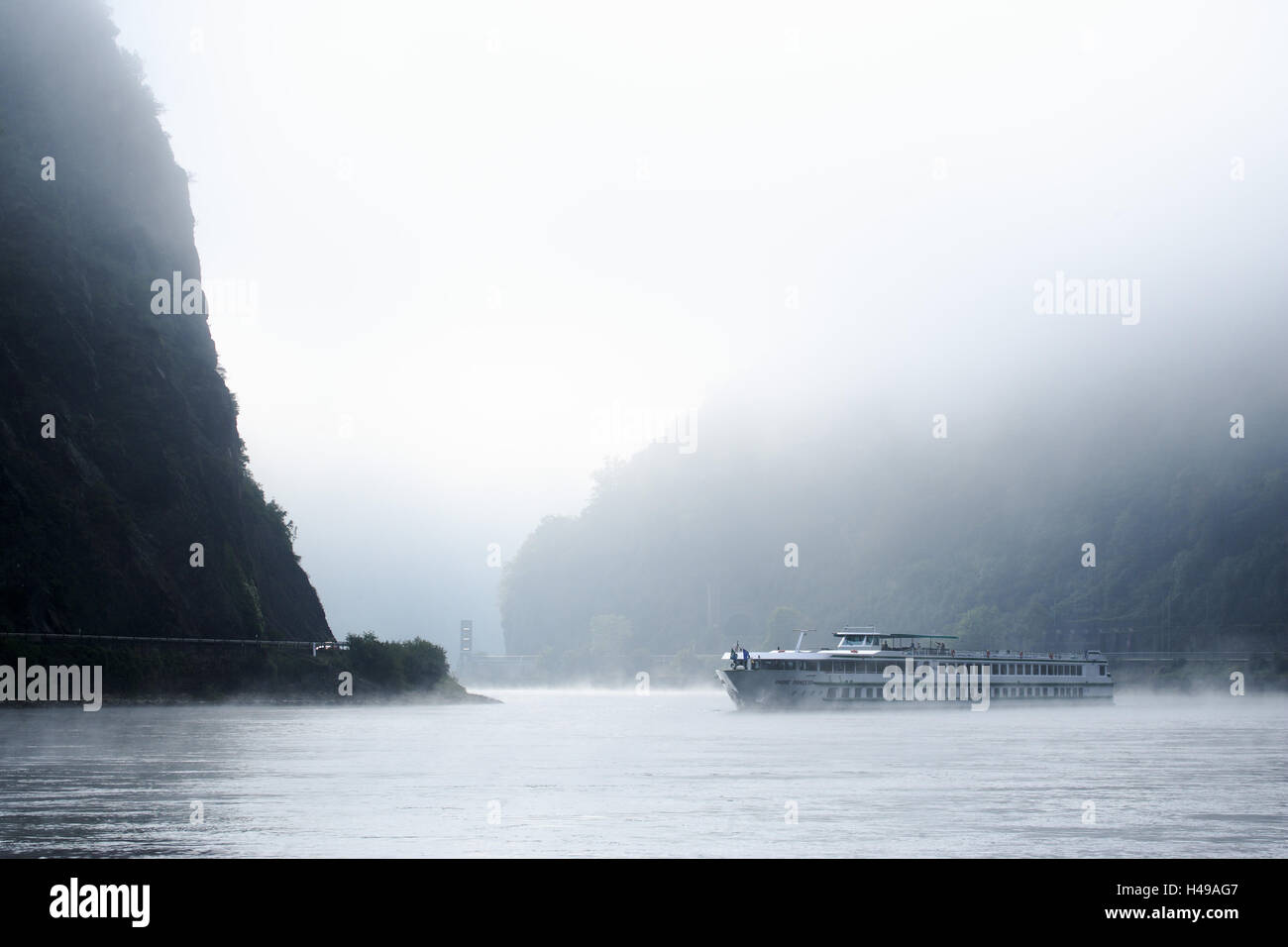 Roca de Loreley, Rin, niebla, barco, Renania-Palatinado, Alemania Foto de stock